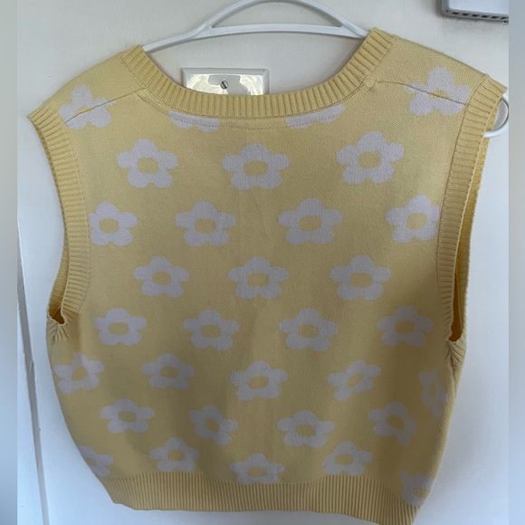 Flower Vest - Picture 2 of 3